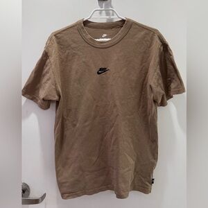 Nike Premium Essentials Tee
